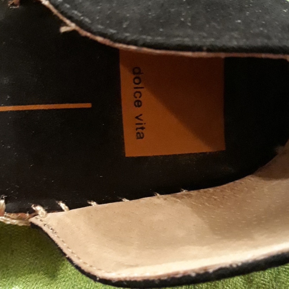 Shoes - Picture 4 of 4
